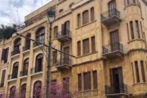 القانون
يعفى
الأحزاب
والنقابات
المهنية
من
الضريبة
العقارية
عن
مقراتها