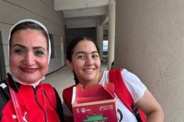 سرمدة
دعبس
أفضل
لاعبة
في
مباراة
مصر
وباراجواي
في
بطولة
العالم
لشابات
اليد