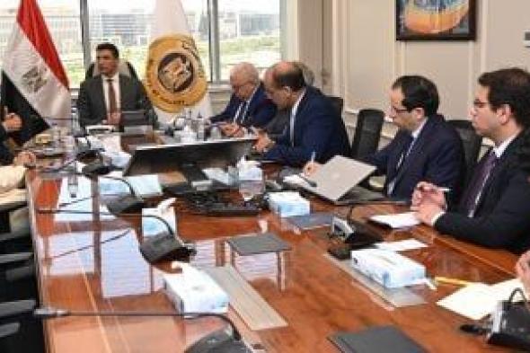 وزير
الصناعة:
زيادة
نسب
المكون
المحلي
وتعميق
التصنيع