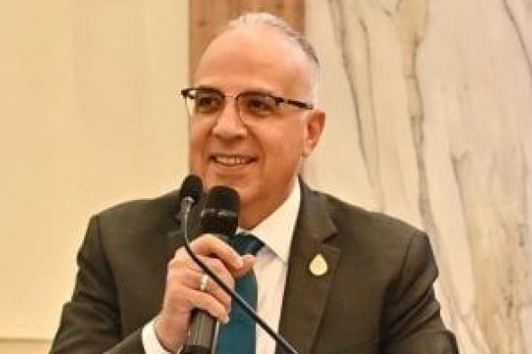 وزير
الرى
يلتقي
مدير
معهد
سيام
باري
الإيطالي
لبحث
التعاون
فى
إدارة
المياه