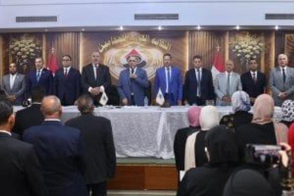 نقيب
المحامين
يترأس
جلسة
حلف
اليمين
للأعضاء
الجدد..
ويؤكد:
مستمرون
فى
تأدية
الأمانة