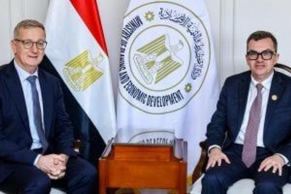 وزير
التخطيط
يبحث
مع
سفير
أيرلندا
تعزيز
التعاون
فى
مجالات
"الاقتصاد
الأخضر"