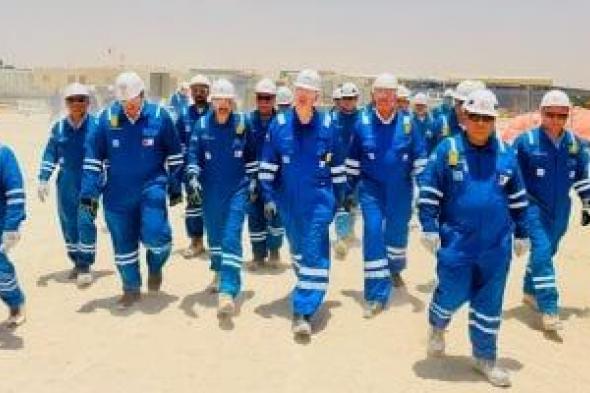 وزير
البترول
يتفقد
موقع
عمل
بتروجت
بإحدى
مشروعات
النفط
فى
الإمارات