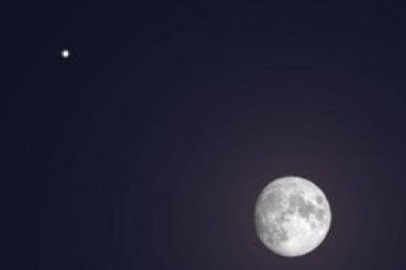 القمر
لسه
بدر..
تعرف
على
نسبة
إضاءته
فى
سماء
الليل