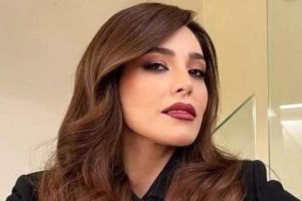 عبير
نعمة
تحيى
حفلاً
غنائياً
ضمن
أعياد
بيروت
يوم
16
يوليو
