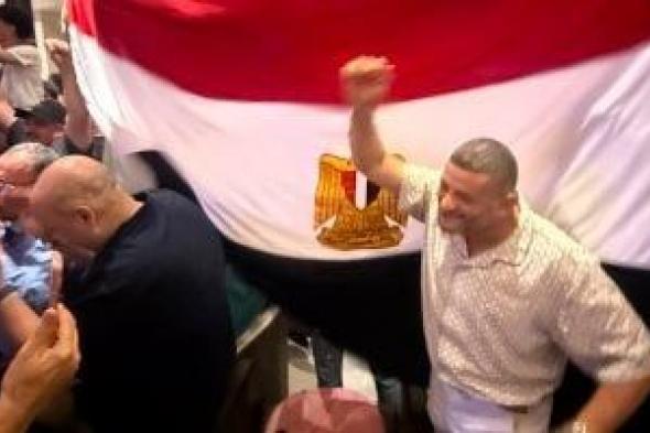 احتفالات
حاشدة
للمصريين
فى
عُمان
بعد
التأهل
لدور
16
بكأس
العالم..
صور