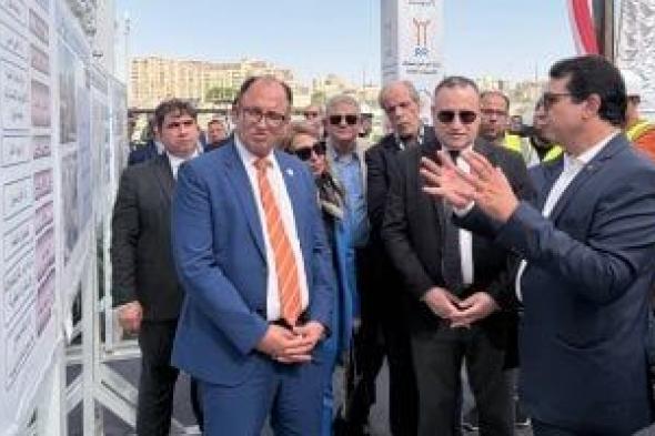 وزير
التعليم
العالى
يتابع
الأعمال
الإنشائية
للمجمع
الطبى
بجامعة
العاصمة