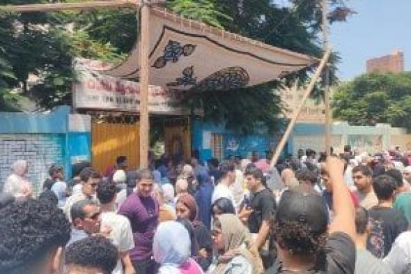 ارتياح
بين
طلاب
الثانوية
العامة
بعد
امتحان
اللغة
الإنجليزية
بالغربية..
فيديو