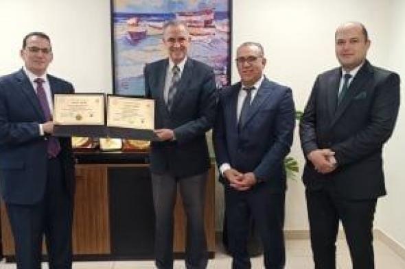 معهد
الخدمة
الاجتماعية
ببورسعيد
يتسلم
شهادتى
الاعتماد
من
الهيئة
القومية
لضمان
جودة
التعليم