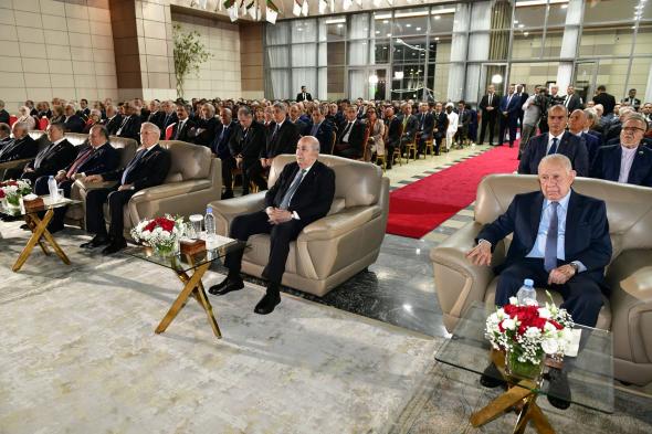 الرئيس
تبون
يترأس
حفل
استقبال
بالنادي
الوطني
للجيش
بمناسبة
ذكرى
عيد
الاستقلال