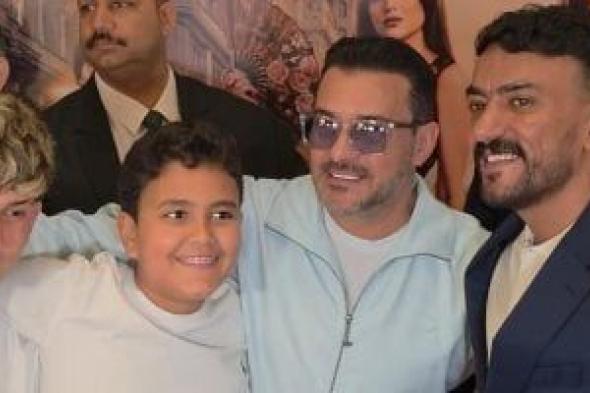 محمد
رجب
يدعم
العوضى
وسامى
يدعم
زوجته
مى
فى
العرض
الخاص
لـ
شمشون
ودليلة