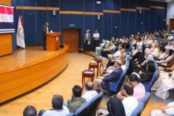 ميناء
دمياط
يستقبل
الدفعة
الأولى
من
طلاب
الجامعات
للتدريب
الصيفى