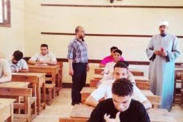 رئيس
منطقة
الجيزة
الأزهرية
يتابع
ختام
ماراثون
الثانوية
للقسم
الأدبى