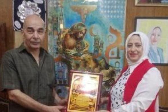 شقيقق
حسام
الأكبر
يتسلم
الدرع..
​تكريم
خاص
لتوأم
الكرة
المصرية
في
حلوان