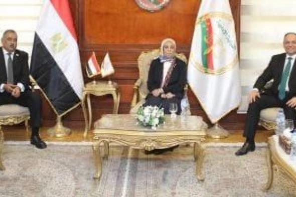 رئيسة
النيابة
الإدارية
تستقبل
مجلس
إدارة
نادى
مستشارى
الهيئة
لتقديم
التهنئة