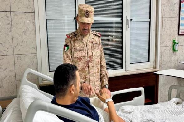رئيس
      الأركان
      يطمئن
      على
      صحة
      عدد
      من
      المصابين
      من
      منتسبي
      القوات
      المسلحة