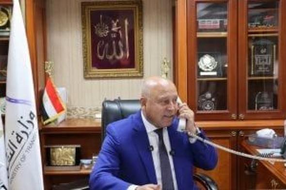 وزير
النقل
يهاتف
"سيدة
أسوان"
ويكرمها
بالعاصمة
الإدارية
بعد
تصديها
لرشق
قطار
بالحجارة