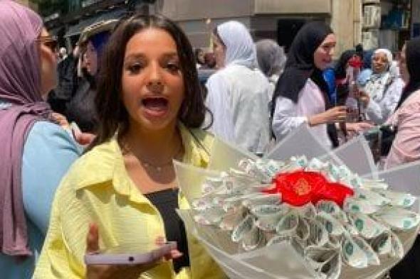 بوكيه
بـ5
آلاف
جنيه..
هدية
فتاة
لأختها
بعد
آخر
امتحان
بالثانوية
العامة