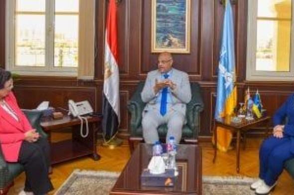 محافظ
الإسكندرية
يستقبل
نائب
وزير
الصحة
والسكان
لمتابعة
المؤشرات
السكانية
