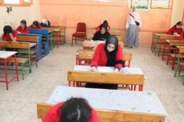 طلاب
صفوف
النقل
يبدأون
امتحانات
الملاحق