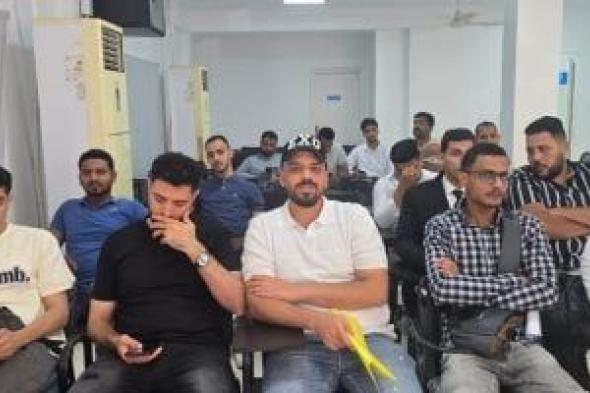 وزير
العمل
للشباب:
فرصكم
في
الداخل
والخارج
تبدأ
من
الوزارة