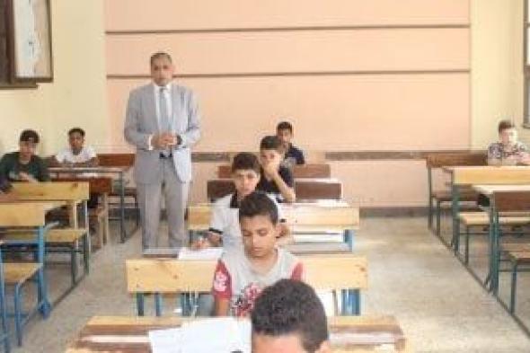 وكيل
تعليم
كفر
الشيخ
يتابع
سير
الامتحانات
ويهنئ
توجيه
المكتبات
بالتميز