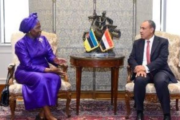 وزير
الخارجية
يبحث
مع
نظيرته
الموزمبيقية
سبل
تعزيز
العلاقات
الثنائية