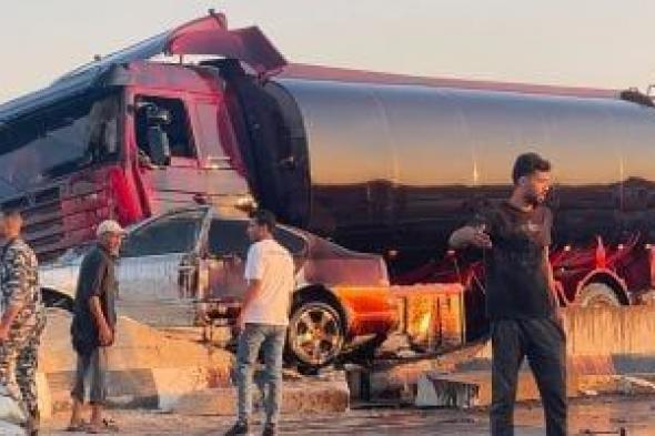 انقلاب سيارة نقل بالطريق السياحى