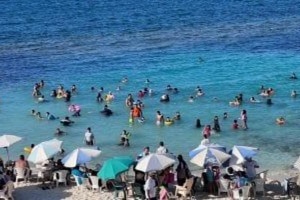 مصيف مطروح والساحل الشمالي ملجأ الهاربين من الحر وضغوط الحياة ..صور