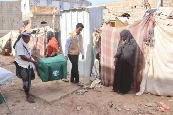 "الملك سلمان للإغاثة" يوزع مساعدات إيوائية متنوعة في تعز