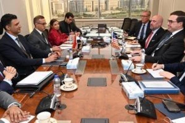 وزير الصناعة يبحث مع مساعد وزير التجارة الأمريكي سبل تطوير العلاقات وتعزيز التعاون