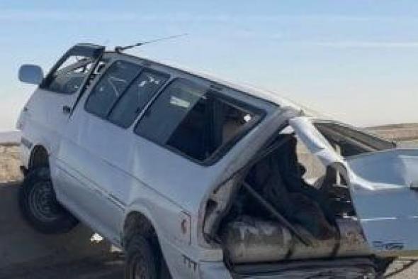 إصابة 6 أشخاص إثر انقلاب ميكروباص بالطريق الأوسطى