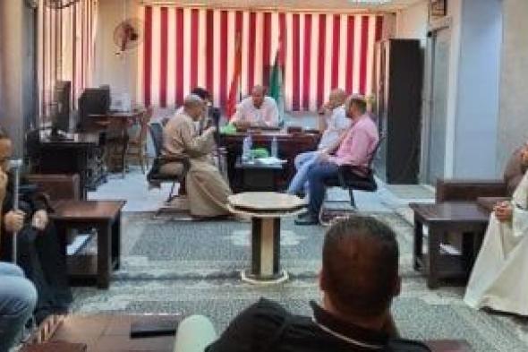 رئيس حى بولاق الدكرور يبحث شكاوى المواطنين ويوجه بسرعة إنهاء الإجراءات.. صور