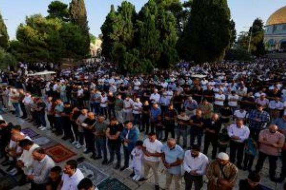 65 ألف مصل يؤدون الجمعة في المسجد الأقصى وباحاته