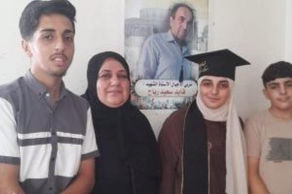 الأولى على الثانوية العامة بغزة: هدموا منزلنا.. وأهدى الـ 99.9 % لوالدي الشهيد