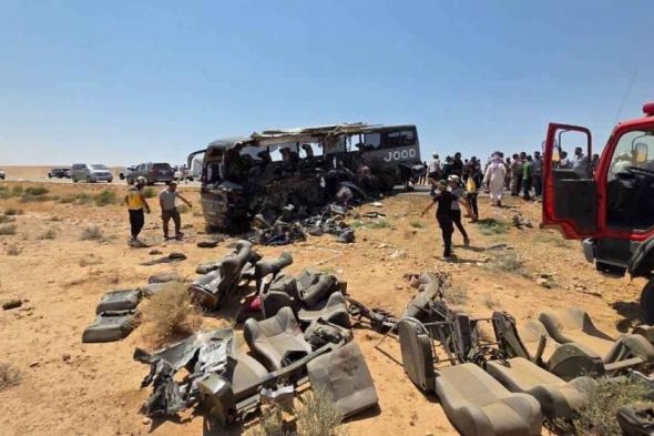 19 قتيلًا على الأقل في اصطدام حافلتين بسوريا