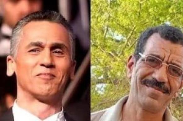 رئيس دار الأوبرا المصرية يكرم أحد العمال بسبب جهوده خلف الكواليس