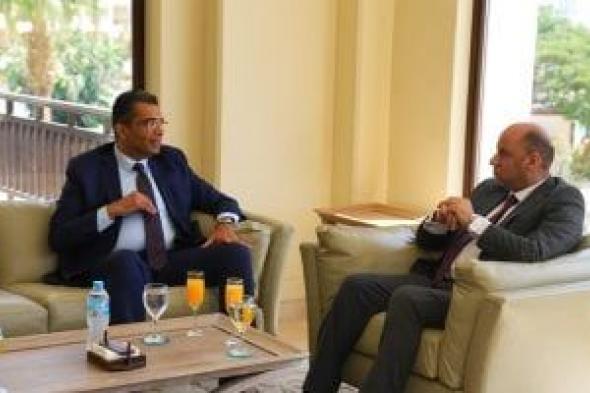 محافظ البحر الأحمر يستقبل وزير العمل لبدء جولة ميدانية لمتابعة التشغيل والتدريب