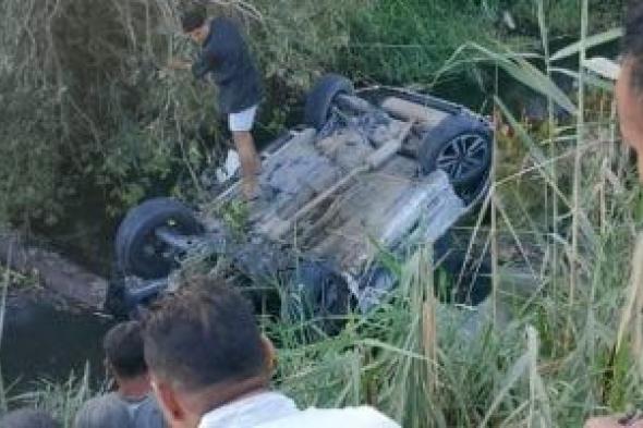 مصرع زوجين وشاب فى انقلاب سيارة داخل مصرف بطريق ميت معلا بمشتول السوق