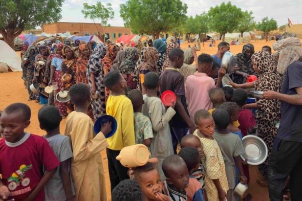 "الأغذية العالمي" يحذّر من توقف مساعدات الملايين في السودان