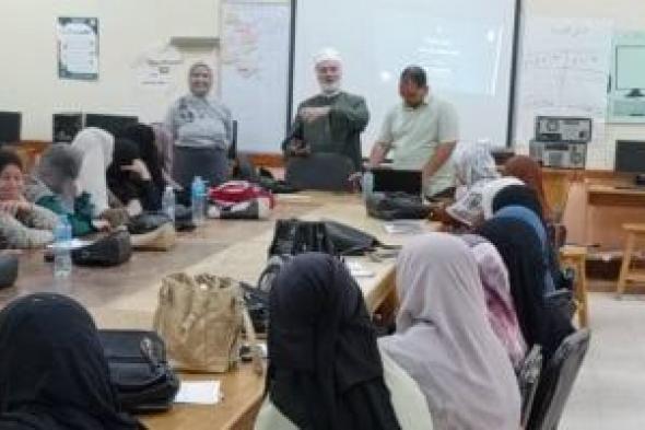 رئيس منطقة سوهاج الأزهرية يتفقد تدريب معلمات رياض الأطفال