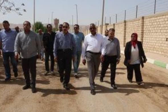 محافظ سوهاج يتفقد أعمال رصف وتوسعة طريق الحواويش بطول 3.5 كيلو متر