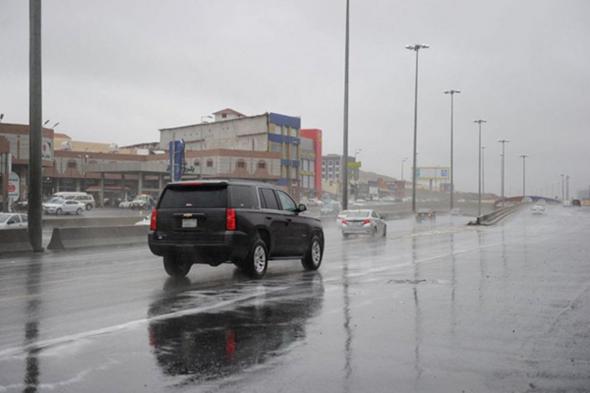 أمطار رعدية ورياح نشطة وبرد على عدة مناطق
