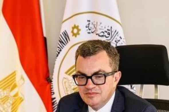 وزير التخطيط يتابع خطة فض التشابكات المالية والربط الإلكترونى الشامل مع وزارة المالية