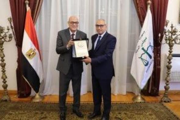 رئيس هيئة قضايا الدولة يهنئ رئيس مجلس الدولة بمنصبه الجديد