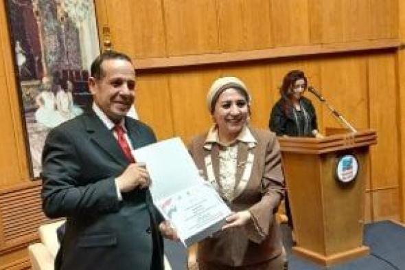 أكاديمية الفنون تكرم الدكتور محمد ثروت أثناء فعاليات الصالون الثقافى.. فيديووصور